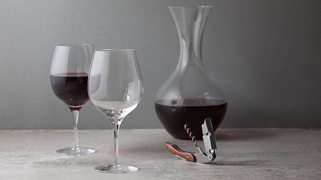 Red wine glasses